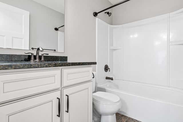 18072 Hyde Park Avenue, Lakeville, MN 55044