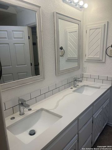 15215 Bent Moss, San Antonio, TX 78232