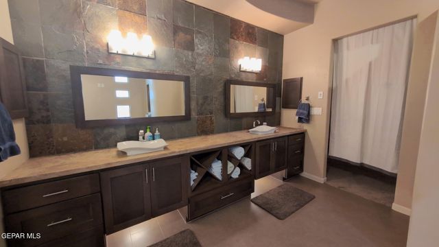 14200 RAINBOW POINT Drive, El Paso, TX 79938