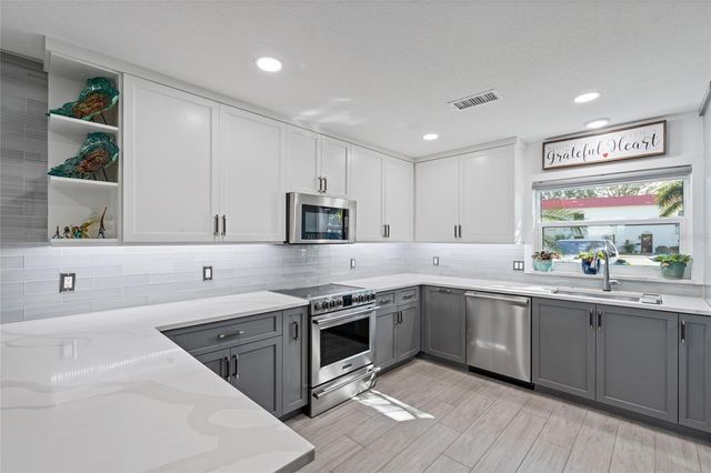 2700 BAYSHORE BOULEVARD 560, Dunedin, FL 34698