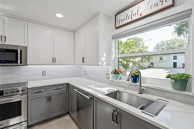 2700 BAYSHORE BOULEVARD 560, Dunedin, FL 34698