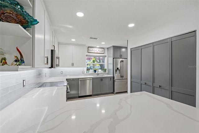 2700 BAYSHORE BOULEVARD 560, Dunedin, FL 34698