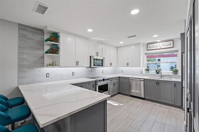 2700 BAYSHORE BOULEVARD 560, Dunedin, FL 34698