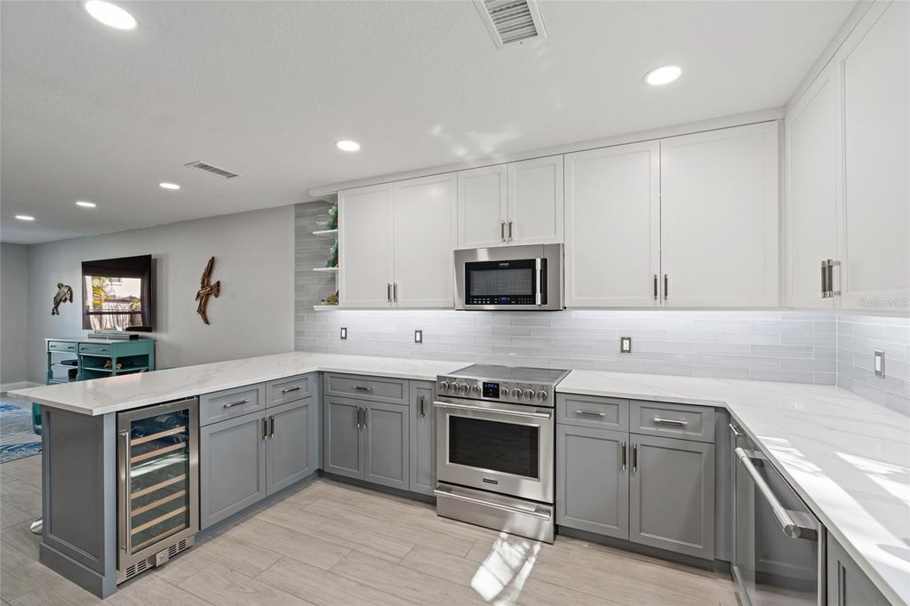 2700 BAYSHORE BOULEVARD 560, Dunedin, FL 34698