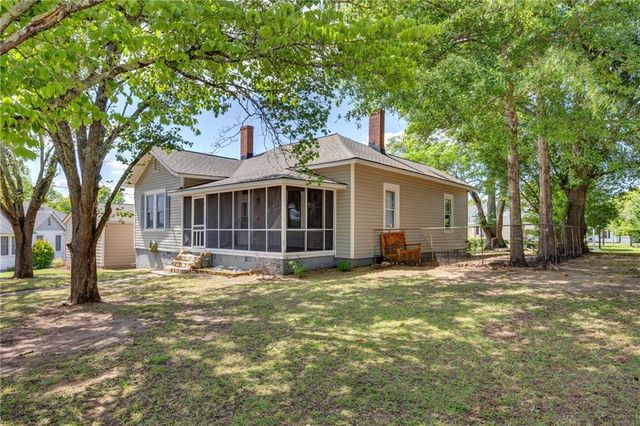 41 Poplar Street, Porterdale, GA 30014