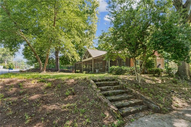 321 S Pine Street, Walhalla, SC 29691