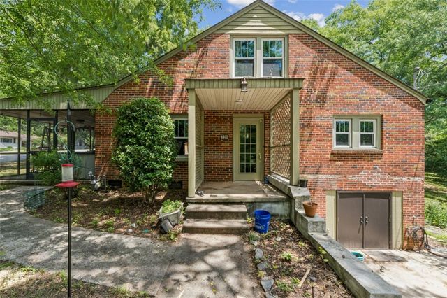 321 S Pine Street, Walhalla, SC 29691