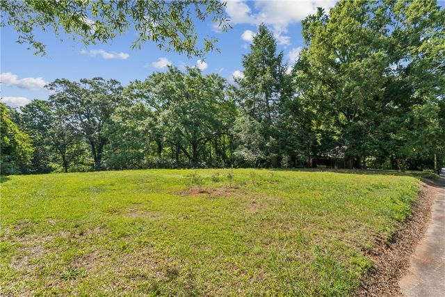 321 S Pine Street, Walhalla, SC 29691