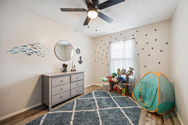 503 West Street, Sealy, TX 77474