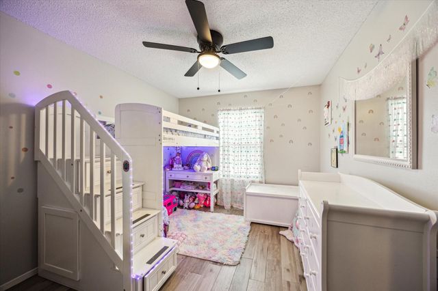 503 West Street, Sealy, TX 77474