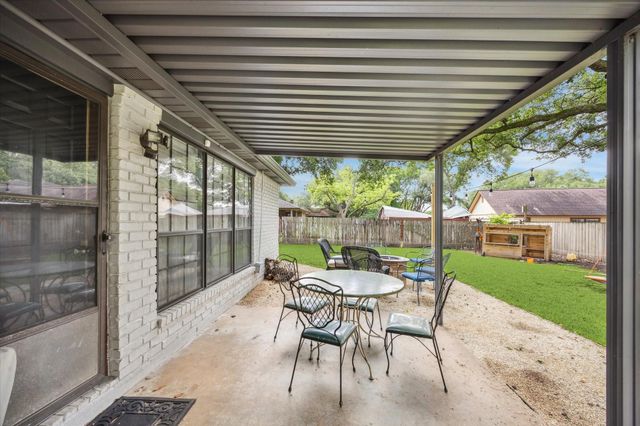 503 West Street, Sealy, TX 77474