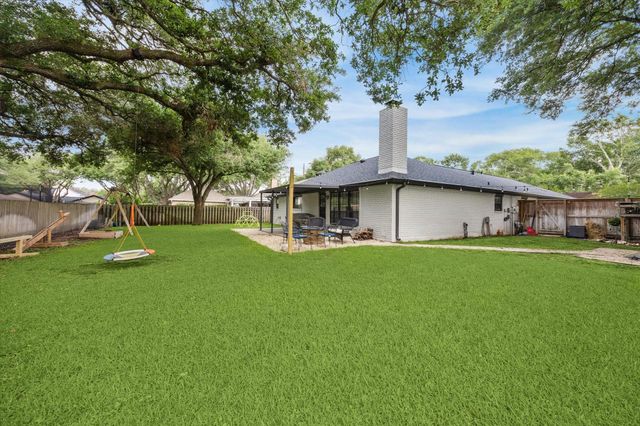 503 West Street, Sealy, TX 77474