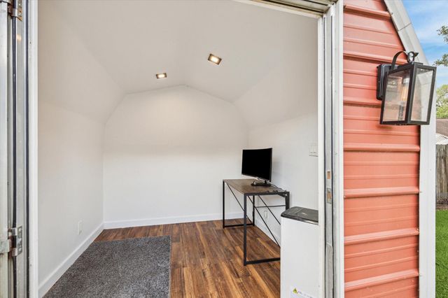 503 West Street, Sealy, TX 77474