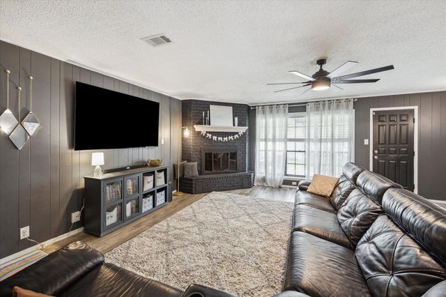 503 West Street, Sealy, TX 77474