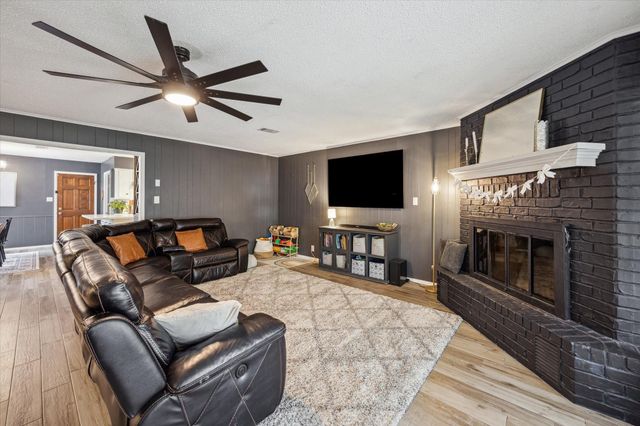 503 West Street, Sealy, TX 77474