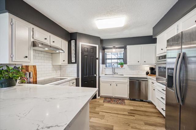 503 West Street, Sealy, TX 77474