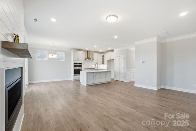 124 Longwood Road, Mooresville, NC 28115