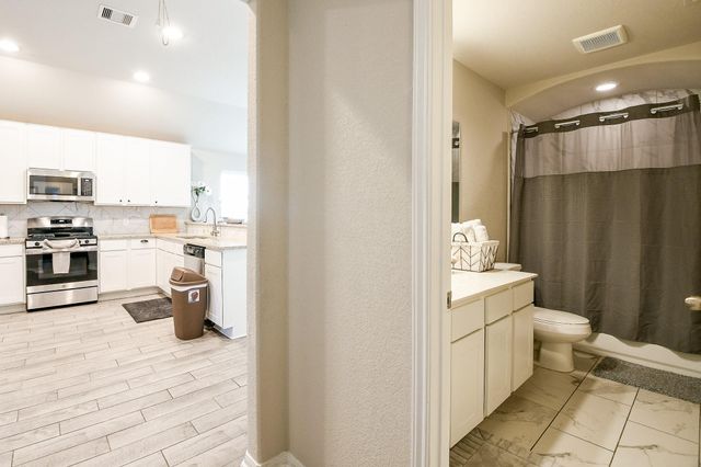 2211 Bright Sunrise Trail, Fresno, TX 77545