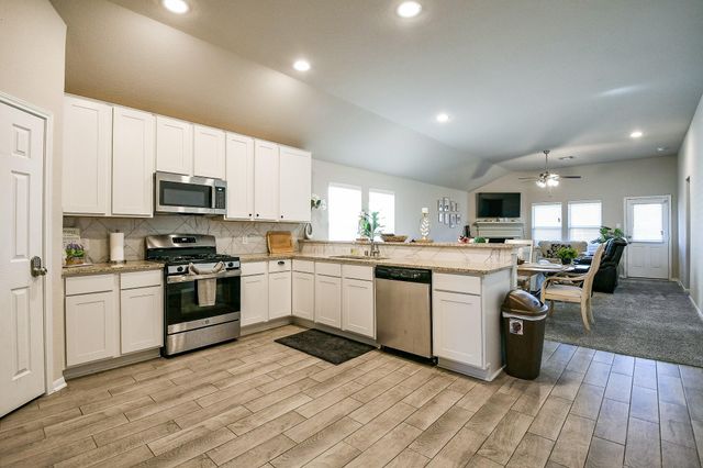 2211 Bright Sunrise Trail, Fresno, TX 77545