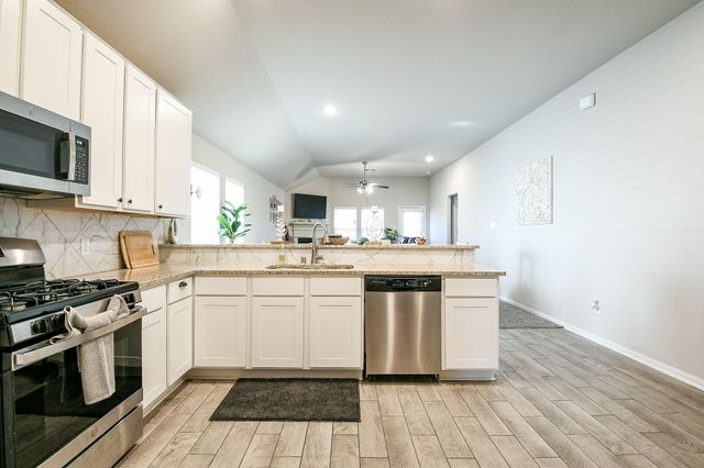 2211 Bright Sunrise Trail, Fresno, TX 77545