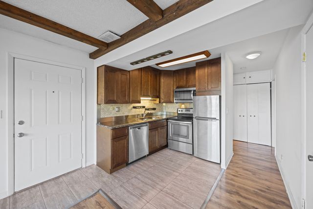 5544 E Lake Drive A, Lisle, IL 60532