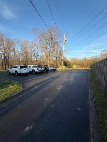 128 Hood Rd, Cottontown, TN 37048