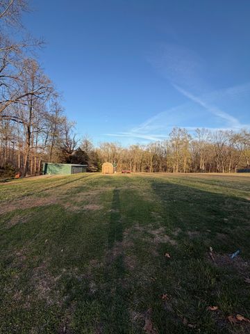 128 Hood Rd, Cottontown, TN 37048