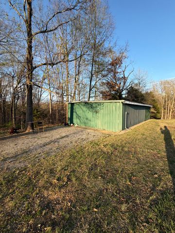 128 Hood Rd, Cottontown, TN 37048