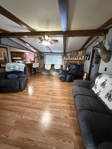 128 Hood Rd, Cottontown, TN 37048