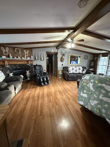 128 Hood Rd, Cottontown, TN 37048