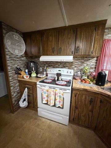 128 Hood Rd, Cottontown, TN 37048