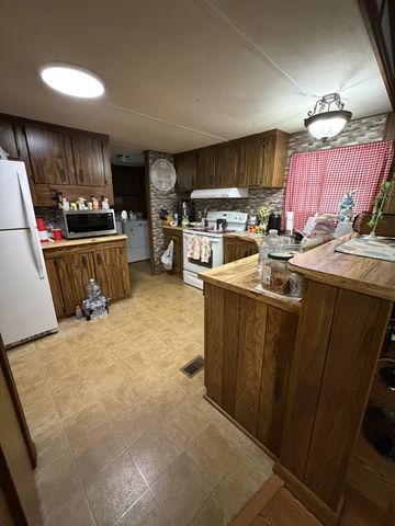 128 Hood Rd, Cottontown, TN 37048