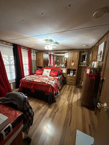128 Hood Rd, Cottontown, TN 37048