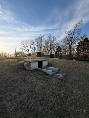 128 Hood Rd, Cottontown, TN 37048