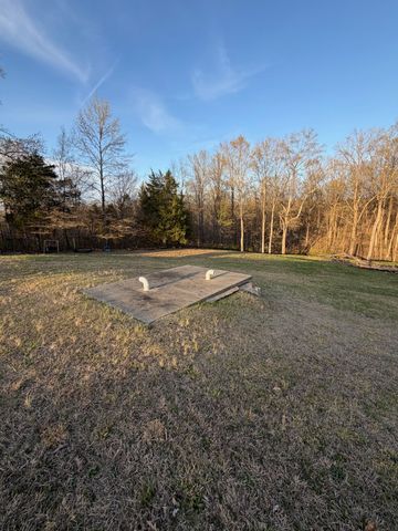 128 Hood Rd, Cottontown, TN 37048