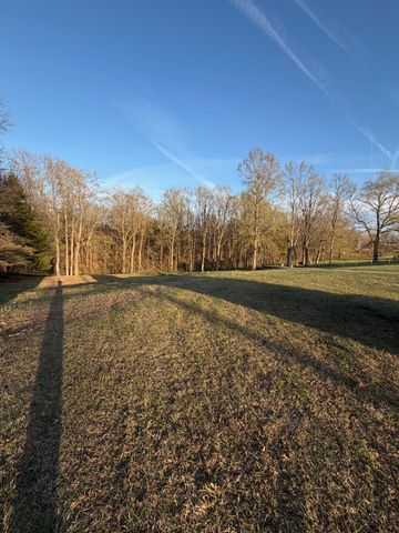 128 Hood Rd, Cottontown, TN 37048