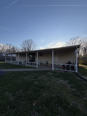 128 Hood Rd, Cottontown, TN 37048