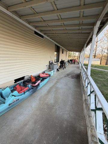 128 Hood Rd, Cottontown, TN 37048