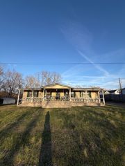 128 Hood Rd, Cottontown, TN 37048