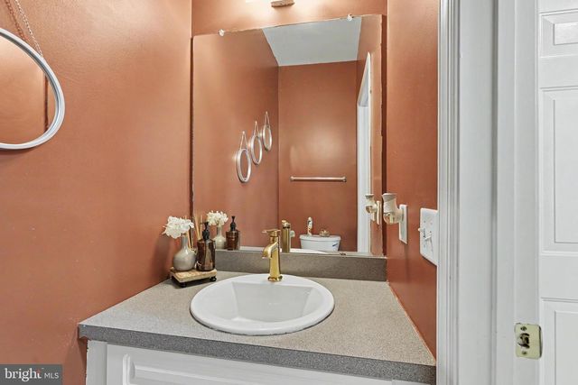 16 SHELLEY CIR, East Windsor, NJ 08520