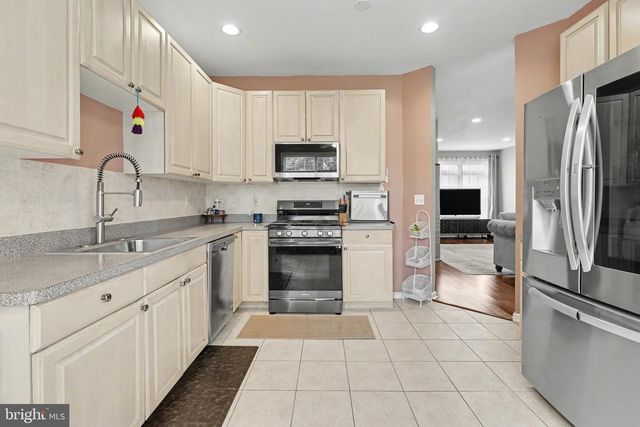16 SHELLEY CIR, East Windsor, NJ 08520