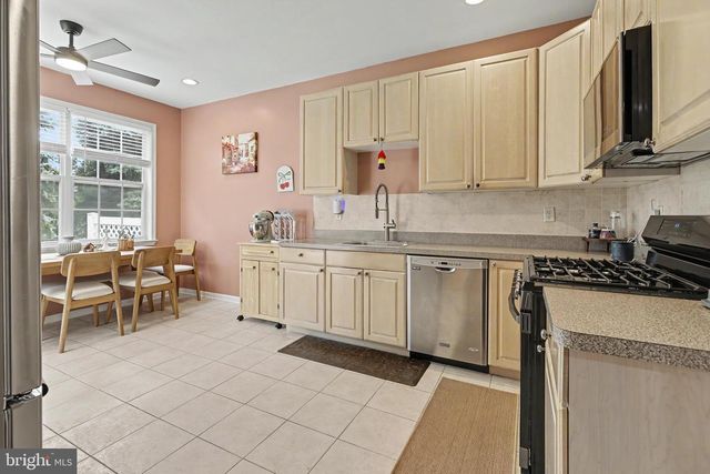 16 SHELLEY CIR, East Windsor, NJ 08520