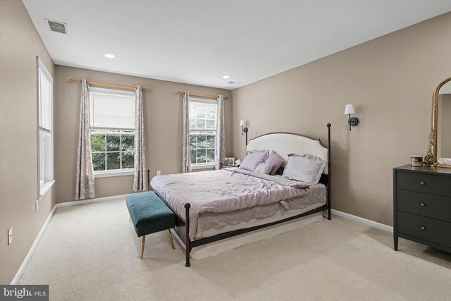 16 SHELLEY CIR, East Windsor, NJ 08520