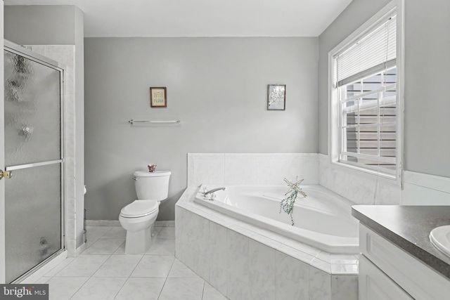 16 SHELLEY CIR, East Windsor, NJ 08520