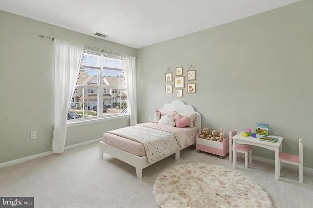 16 SHELLEY CIR, East Windsor, NJ 08520