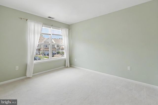 16 SHELLEY CIR, East Windsor, NJ 08520