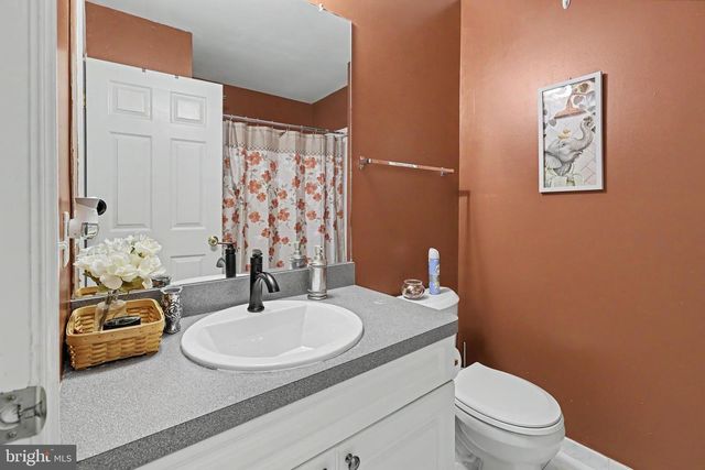16 SHELLEY CIR, East Windsor, NJ 08520