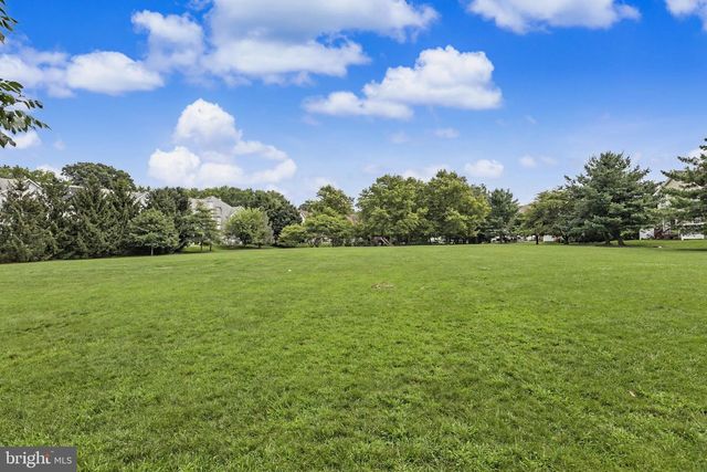 16 SHELLEY CIR, East Windsor, NJ 08520