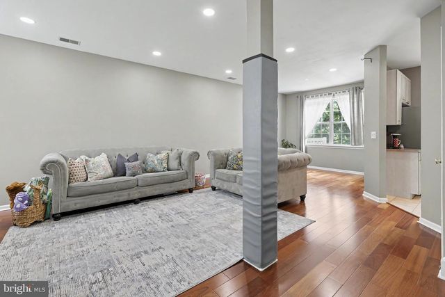 16 SHELLEY CIR, East Windsor, NJ 08520