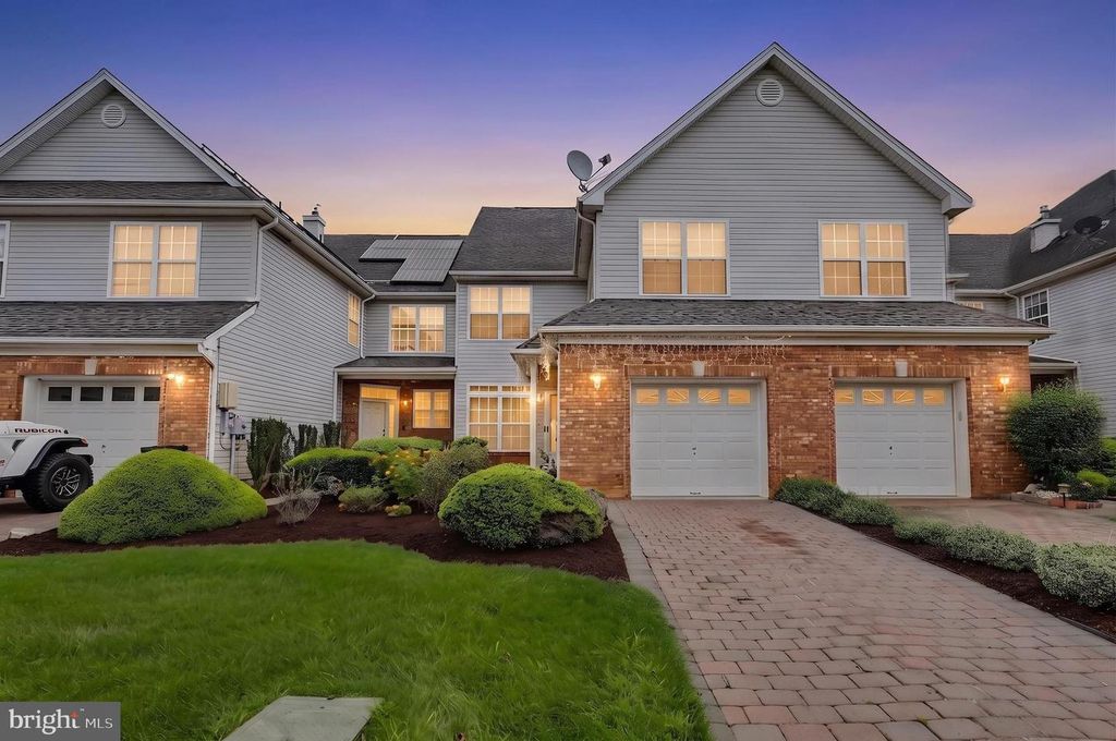 16 SHELLEY CIR, East Windsor, NJ 08520